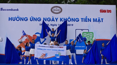 Hàng ngàn VĐV dự Giải việt dã hưởng ứng Ngày không tiền mặt - Ảnh 29. Hàng ngàn VĐV dự Giải việt dã hưởng ứng Ngày không tiền mặt - Ảnh 29.