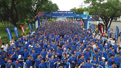 Hàng ngàn VĐV dự Giải việt dã hưởng ứng Ngày không tiền mặt - Ảnh 11. Hàng ngàn VĐV dự Giải việt dã hưởng ứng Ngày không tiền mặt - Ảnh 11.