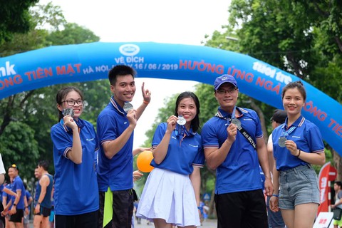 Hàng ngàn VĐV dự Giải việt dã hưởng ứng Ngày không tiền mặt - Ảnh 10. Hàng ngàn VĐV dự Giải việt dã hưởng ứng Ngày không tiền mặt - Ảnh 10.