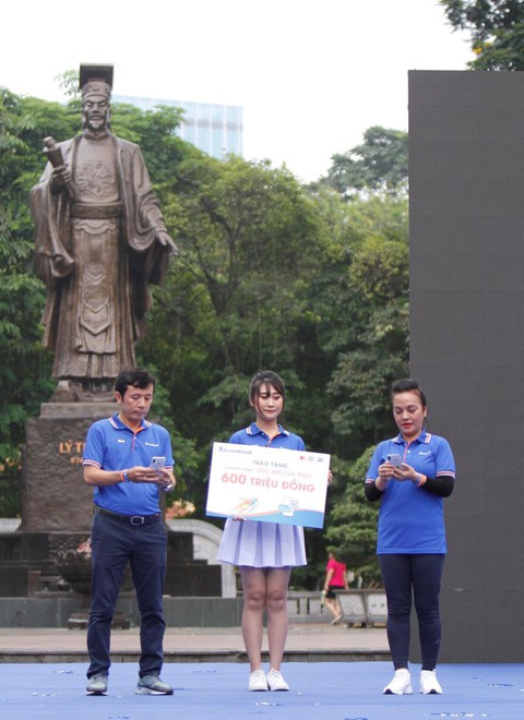 Hàng ngàn VĐV dự Giải việt dã hưởng ứng Ngày không tiền mặt - Ảnh 23. Hàng ngàn VĐV dự Giải việt dã hưởng ứng Ngày không tiền mặt - Ảnh 23.