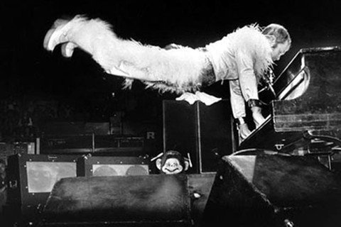 Rocketman - lời tự thú của Elton John - Ảnh 2. Rocketman - lời tự thú của Elton John - Ảnh 2.