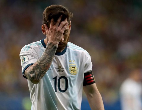 Messi mờ nhạt, Argentina thua Colombia ở trận ra quân Copa America - Ảnh 1. Messi mờ nhạt, Argentina thua Colombia ở trận ra quân Copa America - Ảnh 1.