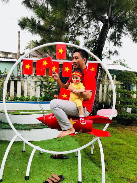 Thầy giáo tự tay làm tàu lượn mini, xích đu... cho con gái - Ảnh 7. Thầy giáo tự tay làm tàu lượn mini, xích đu... cho con gái - Ảnh 7.