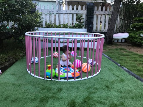 Thầy giáo tự tay làm tàu lượn mini, xích đu... cho con gái - Ảnh 5. Thầy giáo tự tay làm tàu lượn mini, xích đu... cho con gái - Ảnh 5.