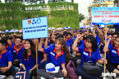 20.000 lượt sinh viên tình nguyện tại bến xe, trường học tiếp sức mùa thi - Ảnh 6. 20.000 lượt sinh viên tình nguyện tại bến xe, trường học tiếp sức mùa thi - Ảnh 6.
