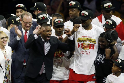 Raptors Toronto làm bóng rổ Mỹ... khóc - Ảnh 1. Raptors Toronto làm bóng rổ Mỹ... khóc - Ảnh 1.