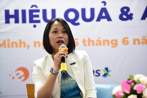 Xài thẻ ngân hàng, cân đối được chi tiêu hay phóng tay tẹt ga? - Ảnh 2. Xài thẻ ngân hàng, cân đối được chi tiêu hay phóng tay tẹt ga? - Ảnh 2.
