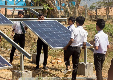 Thu học phí bằng chai nhựa, túi nilông, ngôi trường làm đổi thay cả thị trấn - Ảnh 4. Thu học phí bằng chai nhựa, túi nilông, ngôi trường làm đổi thay cả thị trấn - Ảnh 4.