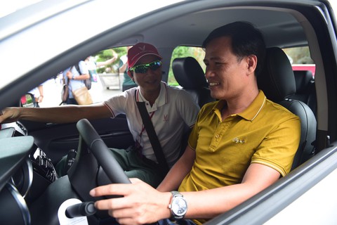 Xe hơi của tỉ phú Phạm Nhật Vượng đã đến tay khách hàng - Ảnh 7. Xe hơi của tỉ phú Phạm Nhật Vượng đã đến tay khách hàng - Ảnh 7.