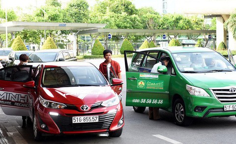 Bộ Giao thông vận tải vẫn muốn xe hợp đồng điện tử gắn hộp đèn trên nóc - Ảnh 1. Bộ Giao thông vận tải vẫn muốn xe hợp đồng điện tử gắn hộp đèn trên nóc - Ảnh 1.