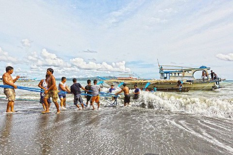 Tàu Việt Nam cứu 22 ngư dân Philippines là tàu nào? - Ảnh 1. Tàu Việt Nam cứu 22 ngư dân Philippines là tàu nào? - Ảnh 1.
