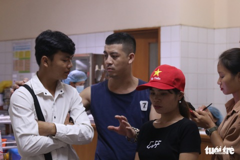 Vụ tai nạn tại Hòa Bình: Xúc động câu chuyện người đàn ông lạ chăm nạn nhân - Ảnh 3. Vụ tai nạn tại Hòa Bình: Xúc động câu chuyện người đàn ông lạ chăm nạn nhân - Ảnh 3.