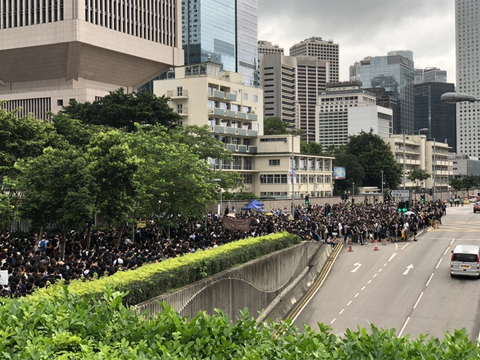 Người biểu tình Hong Kong muốn đối thoại trực tiếp với trưởng đặc khu - Ảnh 1. Người biểu tình Hong Kong muốn đối thoại trực tiếp với trưởng đặc khu - Ảnh 1.
