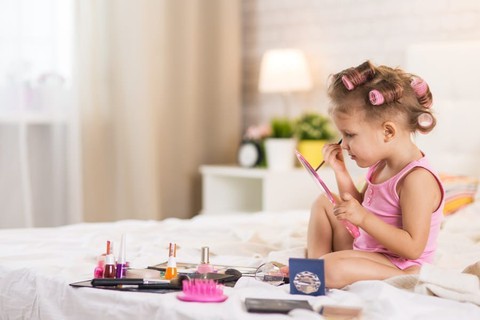 4.300 trẻ em Mỹ nhập viện mỗi năm vì mỹ phẩm - Ảnh 1. 4.300 trẻ em Mỹ nhập viện mỗi năm vì mỹ phẩm - Ảnh 1.