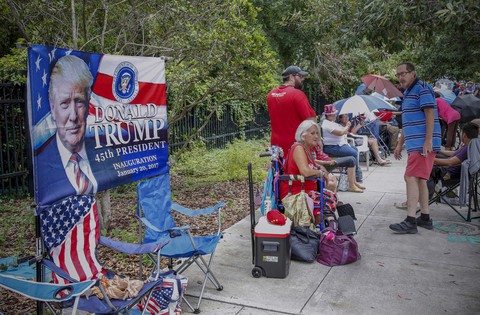 Xí chỗ chờ nghe ông Trump tuyên bố tái tranh cử - Ảnh 4. Xí chỗ chờ nghe ông Trump tuyên bố tái tranh cử - Ảnh 4.