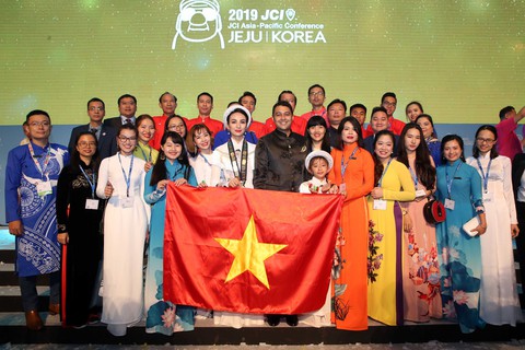 Áo dài Việt Nam gây ấn tượng tại Hội nghị JCI thế giới - Ảnh 2. Áo dài Việt Nam gây ấn tượng tại Hội nghị JCI thế giới - Ảnh 2.