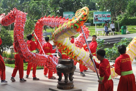 Rực rỡ lễ giỗ Đức Lễ Thành Hầu Nguyễn Hữu Cảnh - Ảnh 4. Rực rỡ lễ giỗ Đức Lễ Thành Hầu Nguyễn Hữu Cảnh - Ảnh 4.