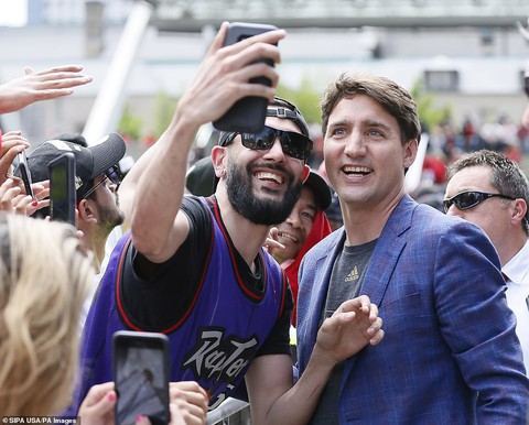 Hai người bị bắn trong buổi diễu hành mừng CLB Raptors vô địch NBA - Ảnh 4. Hai người bị bắn trong buổi diễu hành mừng CLB Raptors vô địch NBA - Ảnh 4.