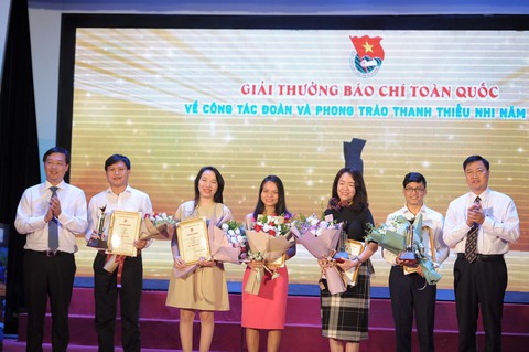 Trao giải báo chí viết về công tác Đoàn năm 2019 - Ảnh 1. Trao giải báo chí viết về công tác Đoàn năm 2019 - Ảnh 1.