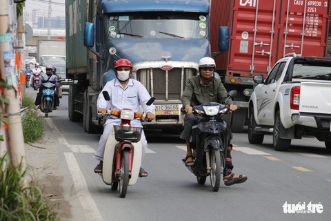 Những cung đường tử thần đáng sợ ở TP.HCM - Ảnh 7. Những cung đường tử thần đáng sợ ở TP.HCM - Ảnh 7.
