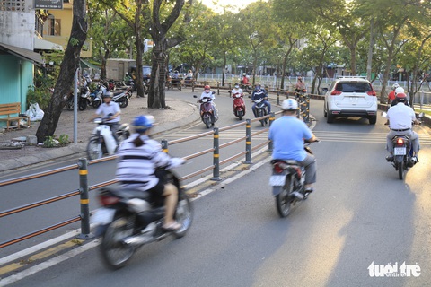 Những cung đường tử thần đáng sợ ở TP.HCM - Ảnh 2. Những cung đường tử thần đáng sợ ở TP.HCM - Ảnh 2.