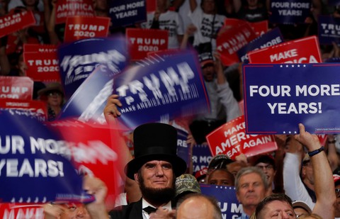 Ra tái tranh cử, ông Trump khẳng định đang áp thuế hiệu quả với Trung Quốc - Ảnh 1. Ra tái tranh cử, ông Trump khẳng định đang áp thuế hiệu quả với Trung Quốc - Ảnh 1.