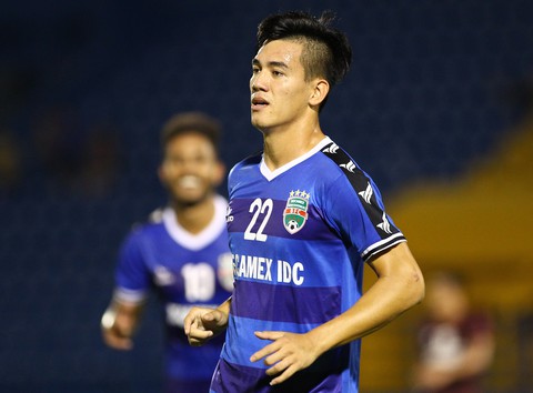 Tuyển thủ U23 Tiến Linh giúp B.Bình Dương hạ PSM Makassar - Ảnh 1. Tuyển thủ U23 Tiến Linh giúp B.Bình Dương hạ PSM Makassar - Ảnh 1.