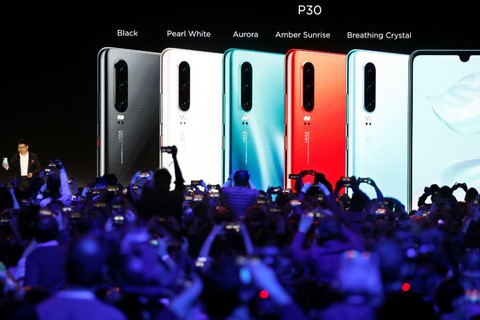 Huawei hứa đền tiền nếu không xài được Gmail, Facebook - Ảnh 1. Huawei hứa đền tiền nếu không xài được Gmail, Facebook - Ảnh 1.