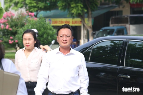 Bác sĩ Hoàng Công Lương bị tuyên phạt 30 tháng tù - Ảnh 4. Bác sĩ Hoàng Công Lương bị tuyên phạt 30 tháng tù - Ảnh 4.