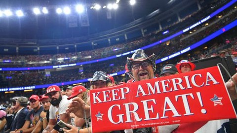 Ra tái tranh cử, ông Trump khẳng định đang áp thuế hiệu quả với Trung Quốc - Ảnh 2. Ra tái tranh cử, ông Trump khẳng định đang áp thuế hiệu quả với Trung Quốc - Ảnh 2.
