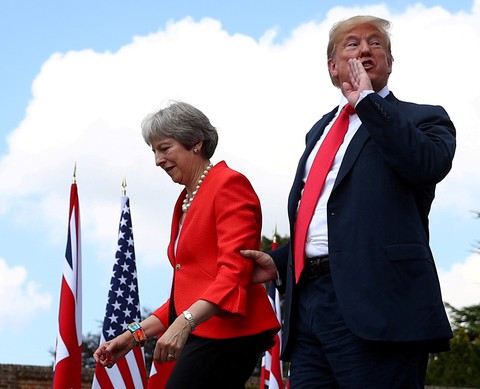 Ông Trump kêu gọi Anh cực kỳ thận trọng về Huawei - Ảnh 1. Ông Trump kêu gọi Anh cực kỳ thận trọng về Huawei - Ảnh 1.