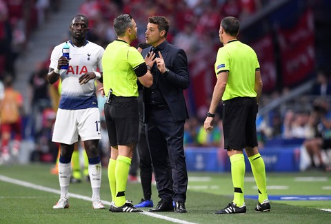 Trọng tài đã đúng khi cho Liverpool hưởng quả đá 11m - Ảnh 1. Trọng tài đã đúng khi cho Liverpool hưởng quả đá 11m - Ảnh 1.