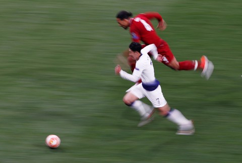 Son Heung Min bứt tốc thần sầu nhưng Van Dijk đã... phá thành công - Ảnh 1. Son Heung Min bứt tốc thần sầu nhưng Van Dijk đã... phá thành công - Ảnh 1.