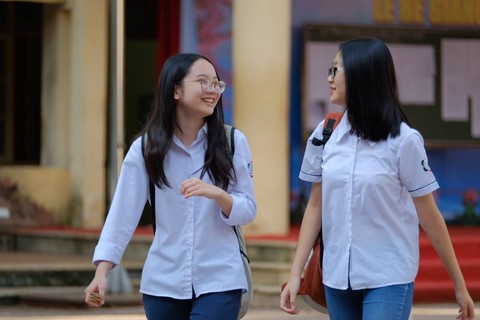 Đề toán lớp 10 tại Hà Nội: dễ thở hơn các năm trước - Ảnh 7. Đề toán lớp 10 tại Hà Nội: dễ thở hơn các năm trước - Ảnh 7.