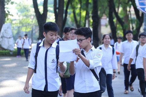 Đề toán lớp 10 tại Hà Nội: dễ thở hơn các năm trước - Ảnh 8. Đề toán lớp 10 tại Hà Nội: dễ thở hơn các năm trước - Ảnh 8.
