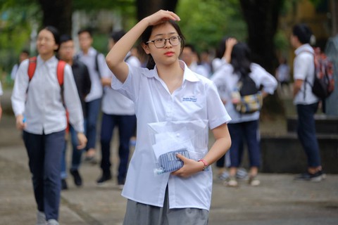 Vui buồn học trò đi thi lớp 10 - Ảnh 1. Vui buồn học trò đi thi lớp 10 - Ảnh 1.