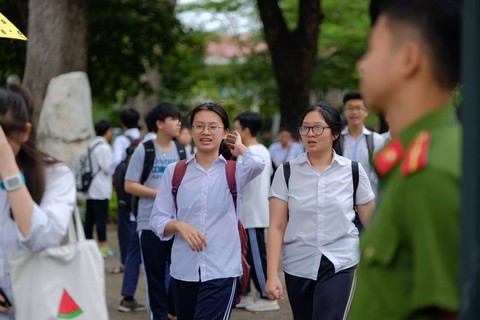 Gợi ý bài làm môn văn lớp 10 Hà Nội - Ảnh 1. Gợi ý bài làm môn văn lớp 10 Hà Nội - Ảnh 1.