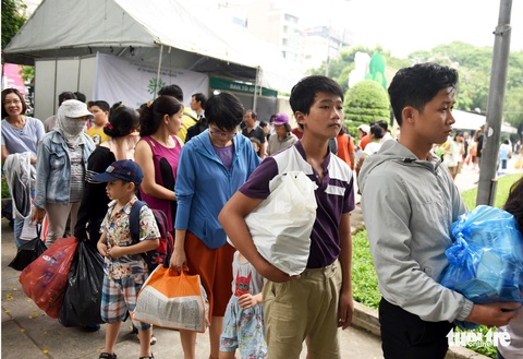 Đổi sách cũ lấy cây xanh tại Ngày hội môi trường TP.HCM - Ảnh 12. Đổi sách cũ lấy cây xanh tại Ngày hội môi trường TP.HCM - Ảnh 12.