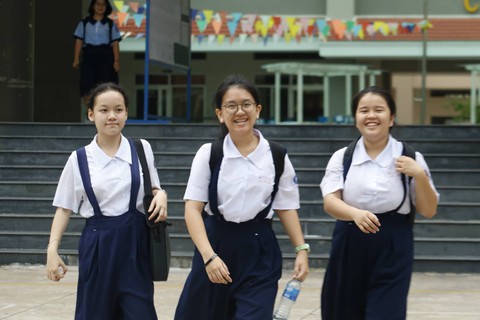Đề thi tiếng Anh vừa sức, thí sinh TP.HCM tươi cười ra về - Ảnh 9. Đề thi tiếng Anh vừa sức, thí sinh TP.HCM tươi cười ra về - Ảnh 9.