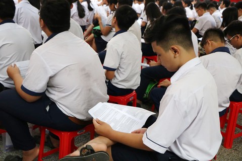 Gần 200.000 thí sinh chính thức bước vào thi lớp 10 tại TP.HCM và Hà Nội - Ảnh 9. Gần 200.000 thí sinh chính thức bước vào thi lớp 10 tại TP.HCM và Hà Nội - Ảnh 9.