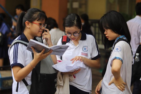 Đề thi tiếng Anh lớp 10 TP.HCM sai, thí sinh được tặng nửa điểm? - Ảnh 1. Đề thi tiếng Anh lớp 10 TP.HCM sai, thí sinh được tặng nửa điểm? - Ảnh 1.