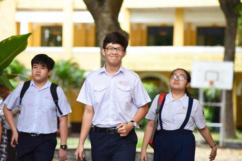 Đề thi tiếng Anh vừa sức, thí sinh TP.HCM tươi cười ra về - Ảnh 7. Đề thi tiếng Anh vừa sức, thí sinh TP.HCM tươi cười ra về - Ảnh 7.