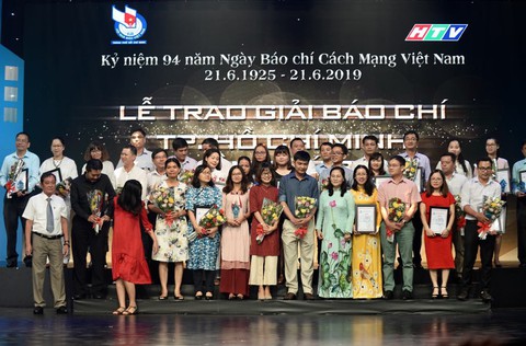 Báo Tuổi Trẻ đoạt 8 giải báo chí TP.HCM lần thứ 37 - Ảnh 5. Báo Tuổi Trẻ đoạt 8 giải báo chí TP.HCM lần thứ 37 - Ảnh 5.