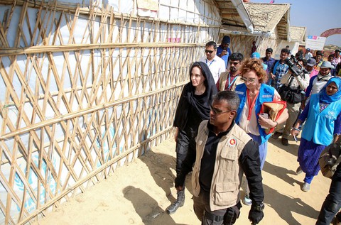 Nhật ký những chuyến đi của Angelina Jolie: Hành trình của một người từ ái - Ảnh 7. Nhật ký những chuyến đi của Angelina Jolie: Hành trình của một người từ ái - Ảnh 7.