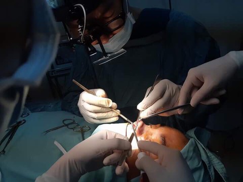 Phẫu thuật thẩm mỹ ở giới trẻ: Trăm chuyện bi hài vì biến chứng, biến dạng - Ảnh 4. Phẫu thuật thẩm mỹ ở giới trẻ: Trăm chuyện bi hài vì biến chứng, biến dạng - Ảnh 4.