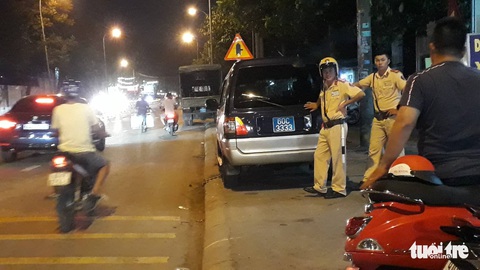 Khám xét công ty chủ doanh nghiệp kêu giang hồ vây xe chở công an - Ảnh 4. Khám xét công ty chủ doanh nghiệp kêu giang hồ vây xe chở công an - Ảnh 4.