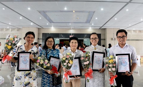 Báo Tuổi Trẻ đoạt 8 giải báo chí TP.HCM lần thứ 37 - Ảnh 4. Báo Tuổi Trẻ đoạt 8 giải báo chí TP.HCM lần thứ 37 - Ảnh 4.