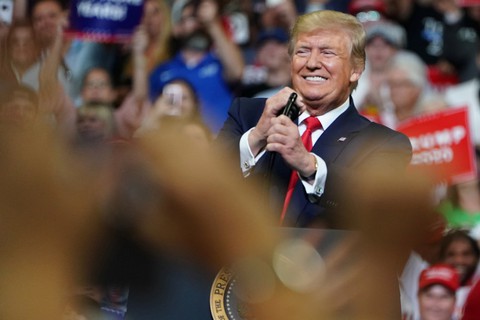 Ra tái tranh cử, ông Trump huy động quỹ một ngày bằng đối thủ kiếm cả tháng - Ảnh 1. Ra tái tranh cử, ông Trump huy động quỹ một ngày bằng đối thủ kiếm cả tháng - Ảnh 1.