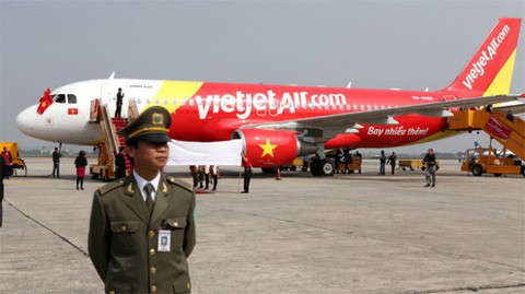 Vietjet chậm, hủy chuyến nhiều do bị thổi còi việc phi công bay quá giờ - Ảnh 1. Vietjet chậm, hủy chuyến nhiều do bị thổi còi việc phi công bay quá giờ - Ảnh 1.