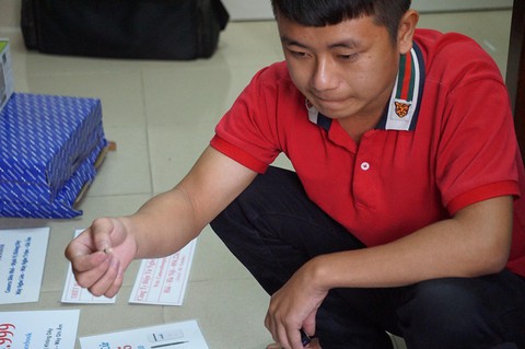 Bắt nhóm thanh niên mua thiết bị gian lận thi cử từ Trung Quốc về bán - Ảnh 1. Bắt nhóm thanh niên mua thiết bị gian lận thi cử từ Trung Quốc về bán - Ảnh 1.